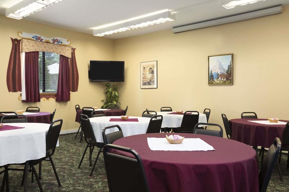 Howard Johnson By Wyndham Leavenworth Esterno foto