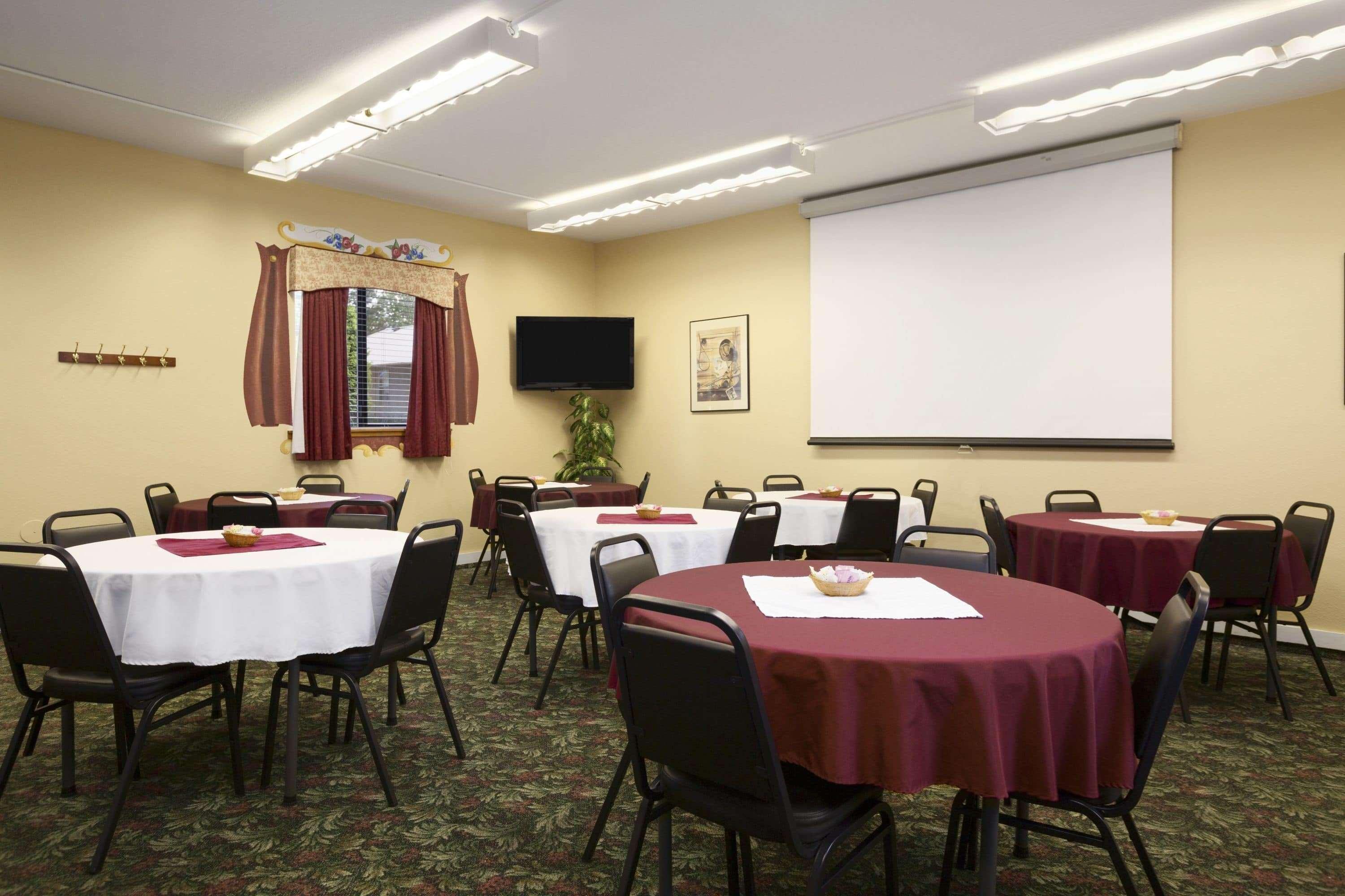 Howard Johnson By Wyndham Leavenworth Esterno foto